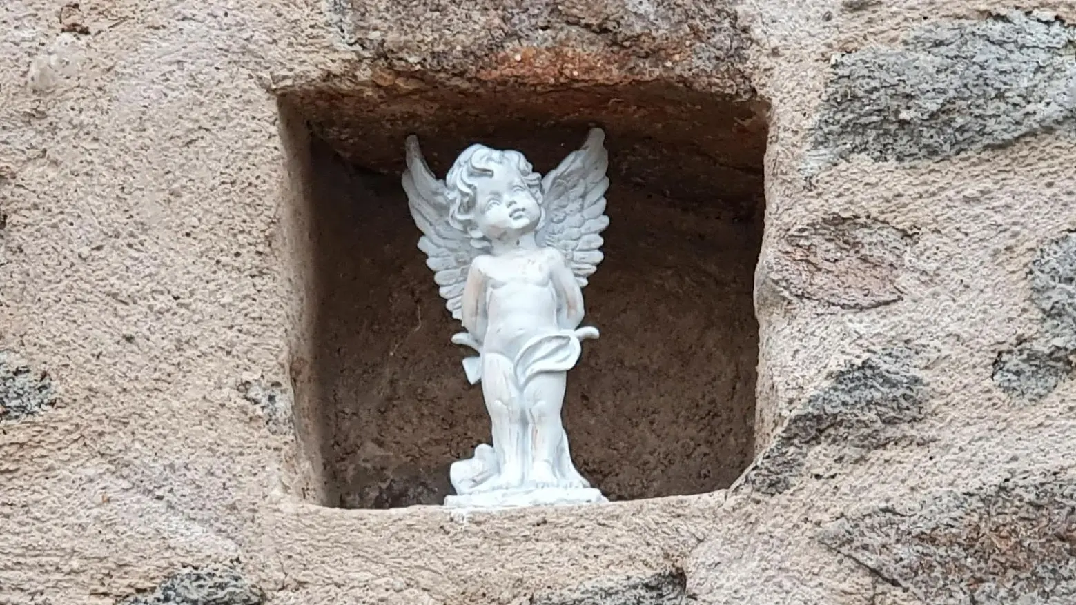 L'ange de la Closerie dans sa niche
