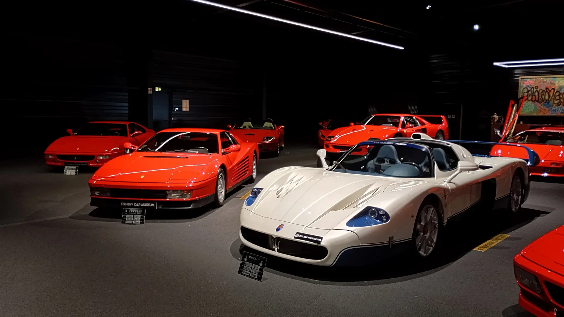 Exposition de voitures grand luxe