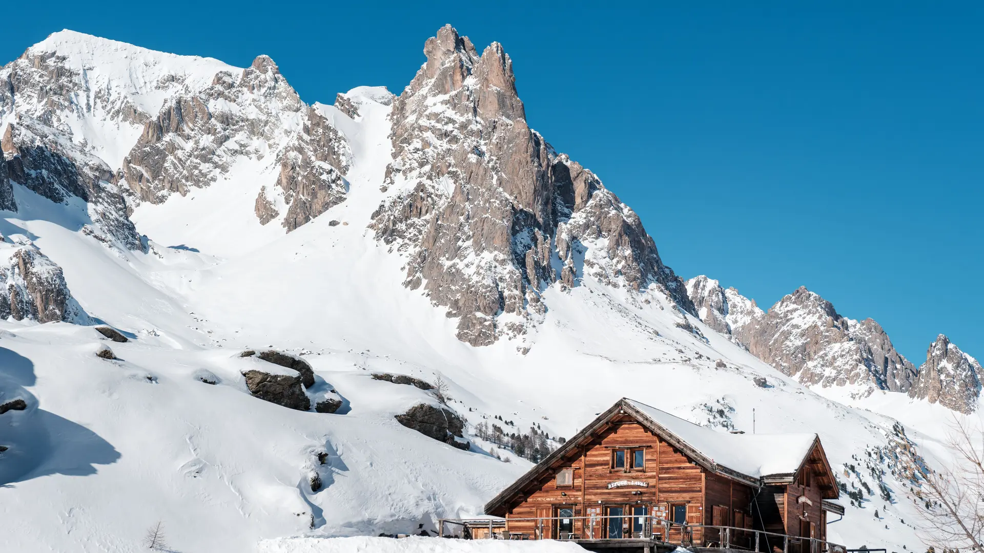 Refuge Laval en hiver