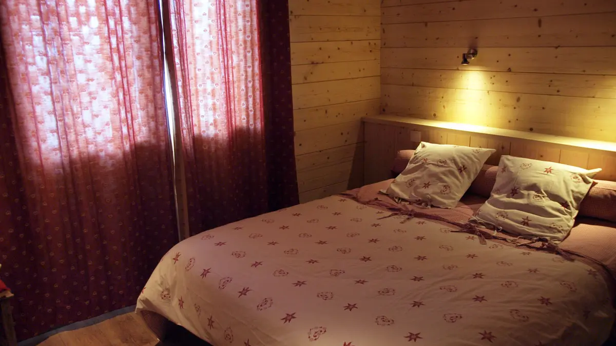 Chambre lit double/ Bedroom - Chalet la Perle des Neiges - Le Grand-Bornand