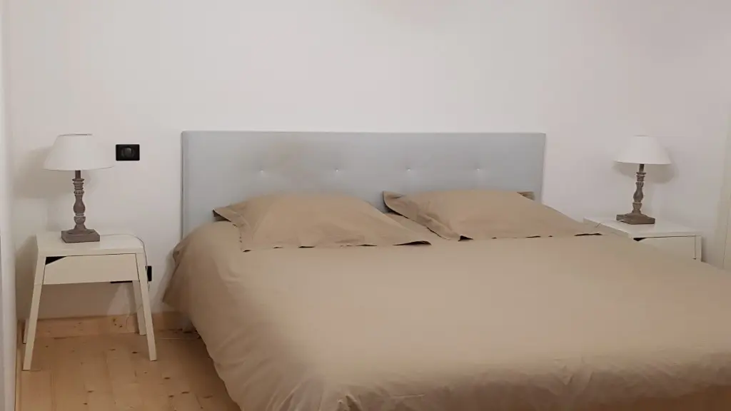 Chambre Violette avec salle d'eau attenante - 1er étage