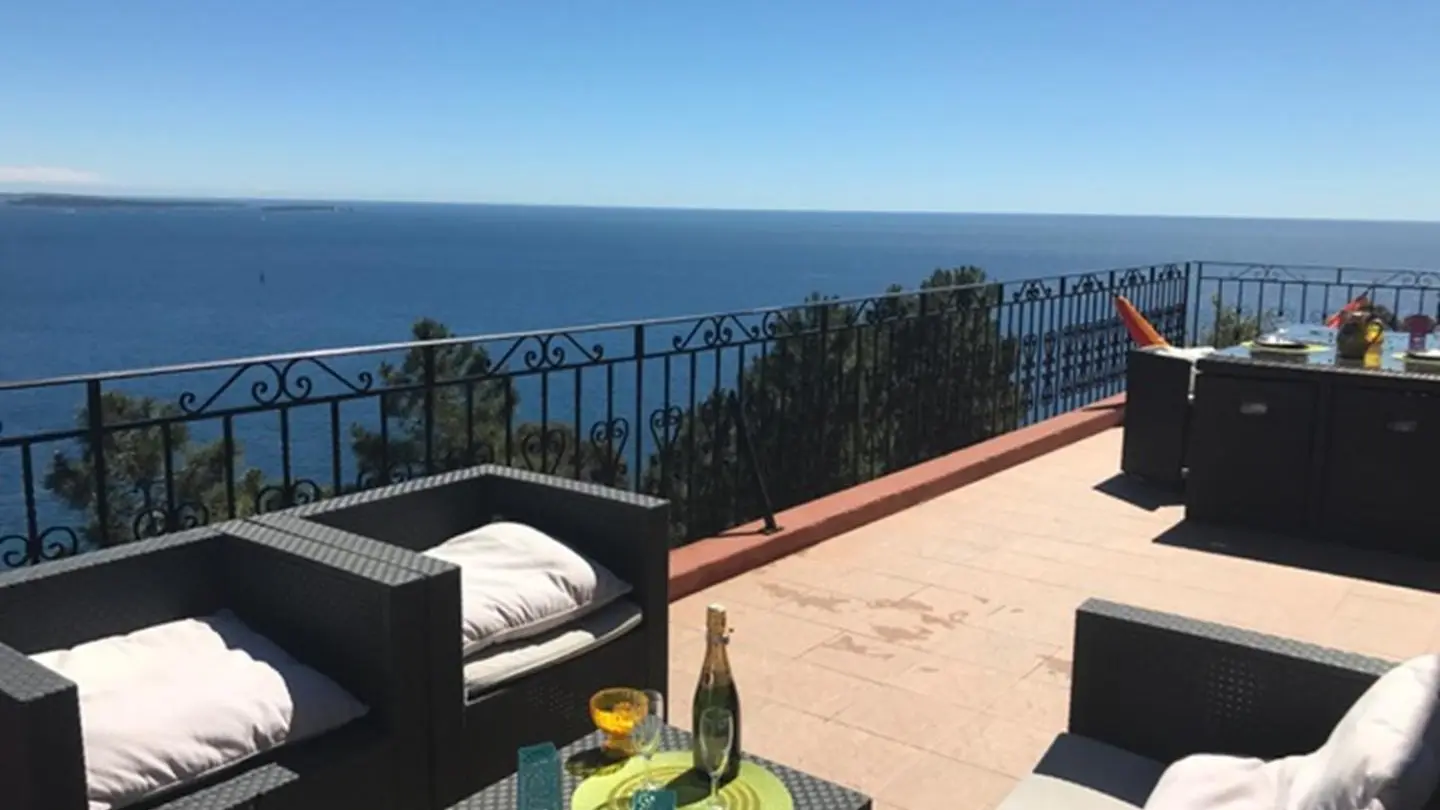 Terrasse Gîte Terres Rouge 2 à Théoule sur mer - Gîtes de France Alpes-Maritimes