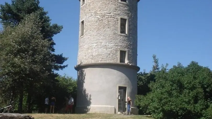 Idée de visite La Tour Matagrin à Violay  à 22 km