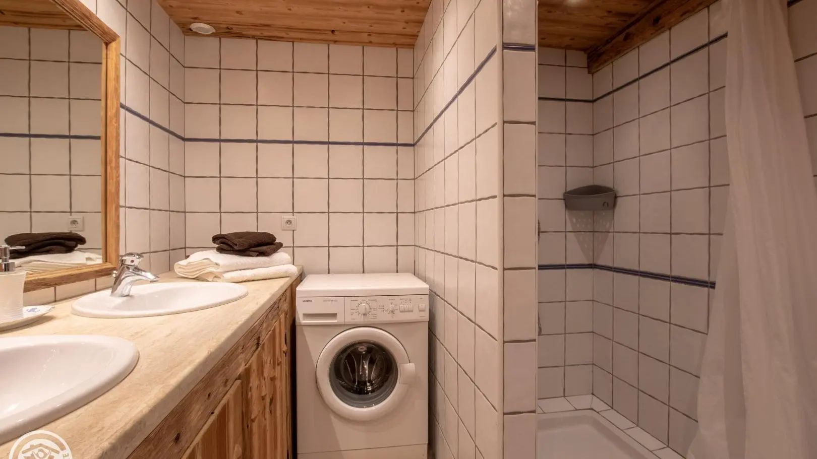 Salle de bains complète, Toilettes séparés