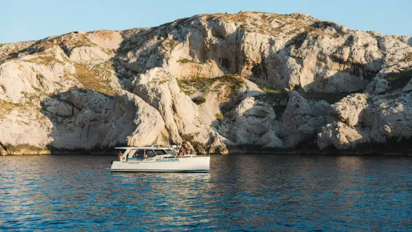 Croisière dans les calanques du Frioul avec café & baignade - Quai d'honneur Mairie