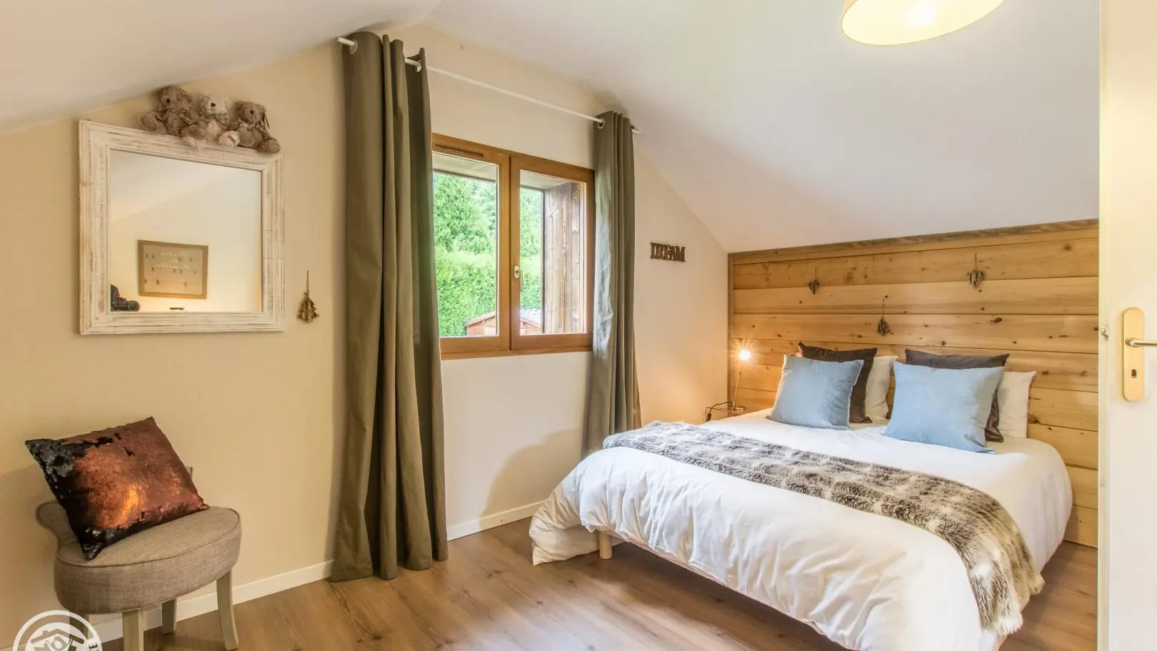 Chambre 3 à l'étage (lit 140cm)