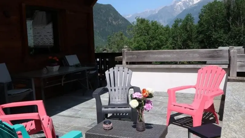 Terrasse avec vue sur la chaine du Mont-Blanc