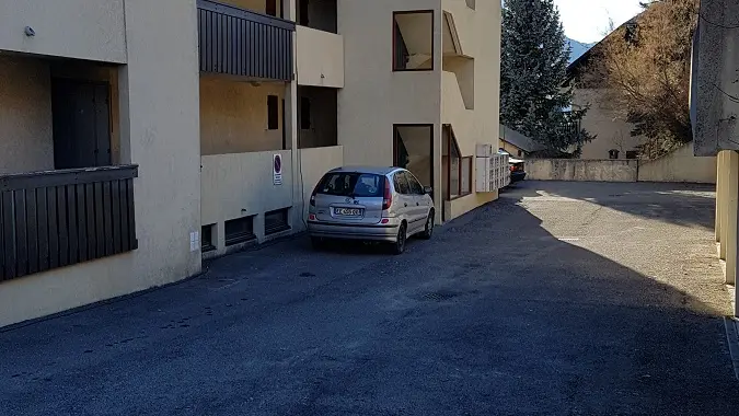 Arrivée / places parking