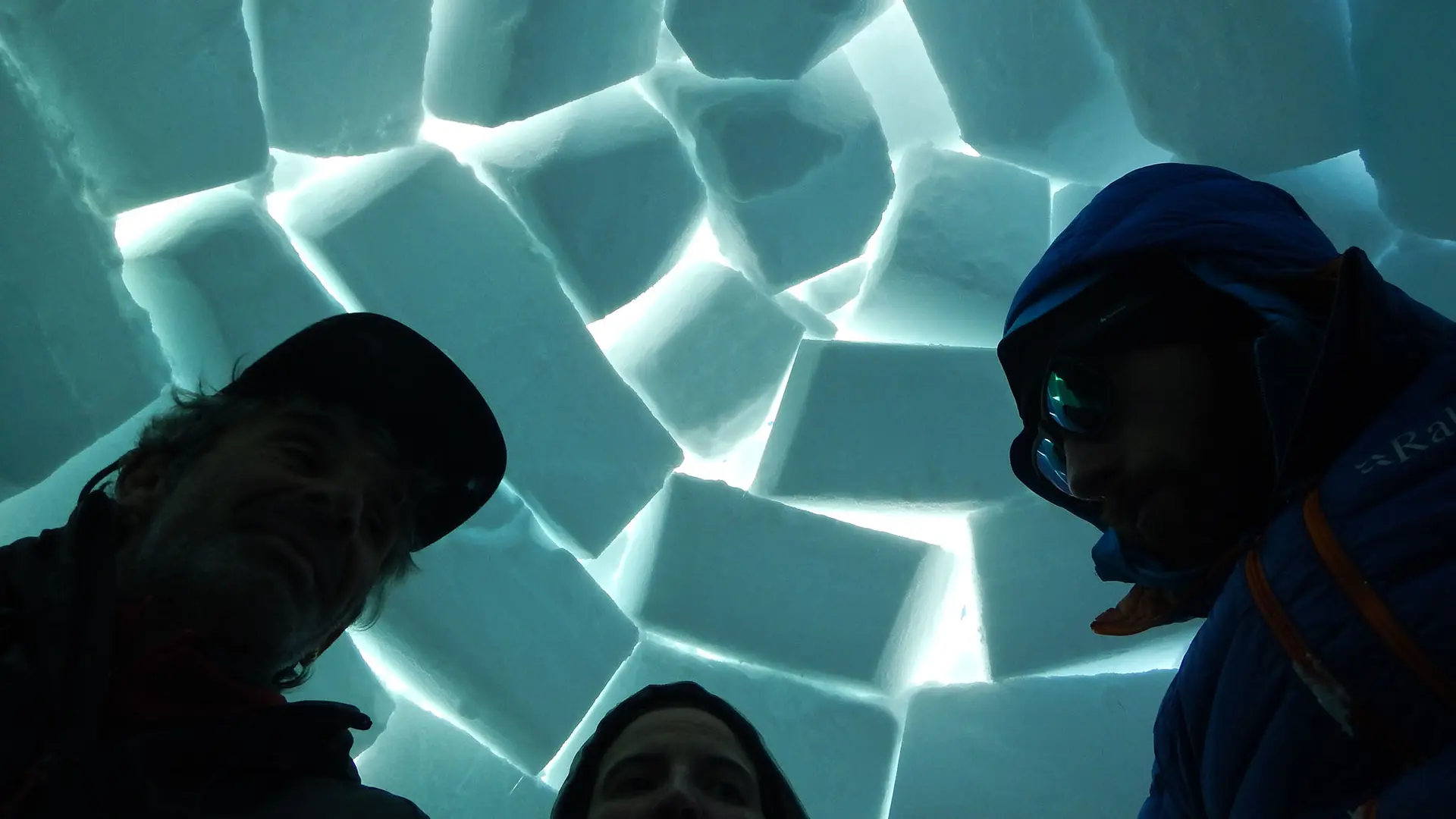 Construction d'igloo avec Gil Streichert