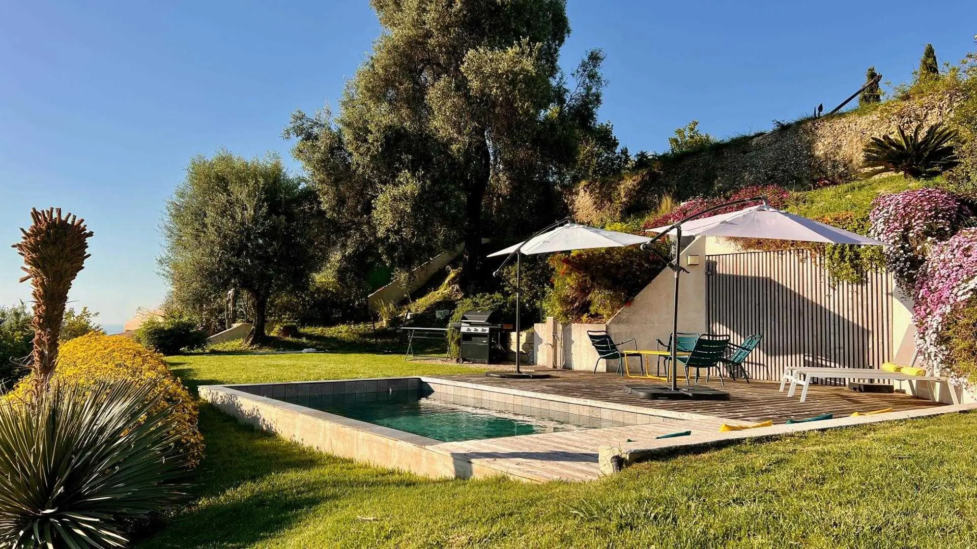 Piscine Gîte Lou Cabanoun à Nice - Gîtes de France Alpes-Maritimes