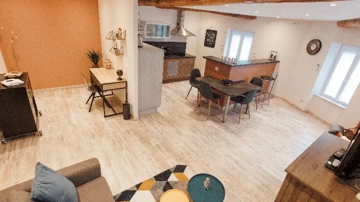 Karine hospitality_Saint-Just-la-Pendue