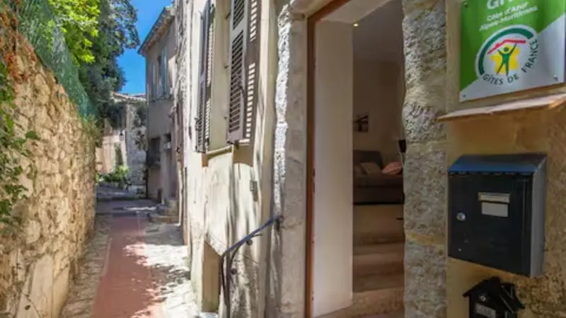 Le Capouane- Entrée - La Turbie-Gîtes de France des Alpes-Maritimes