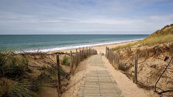 Chemin d'accès à la plage