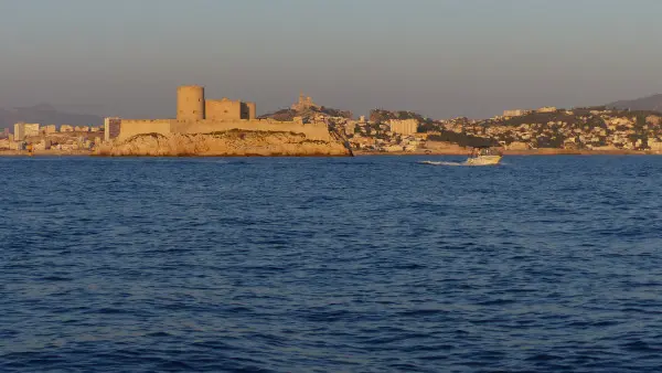 Discover the If Castle - Sea walking 2h30 tour