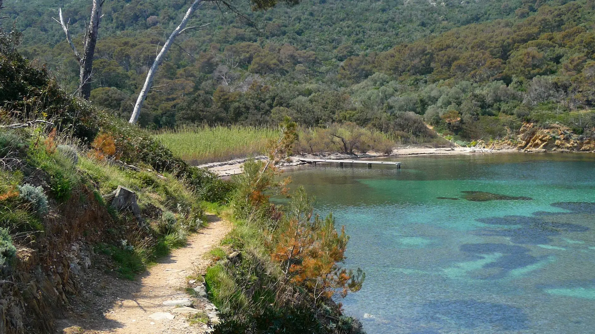 Chemin côtier en baie de Port-Man