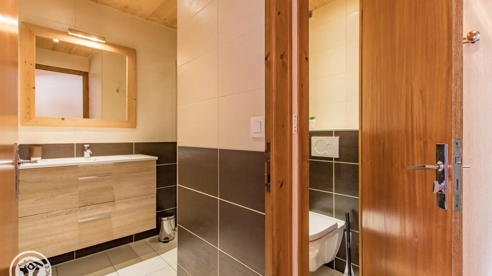 Salle de bain avec douche à l'italienne