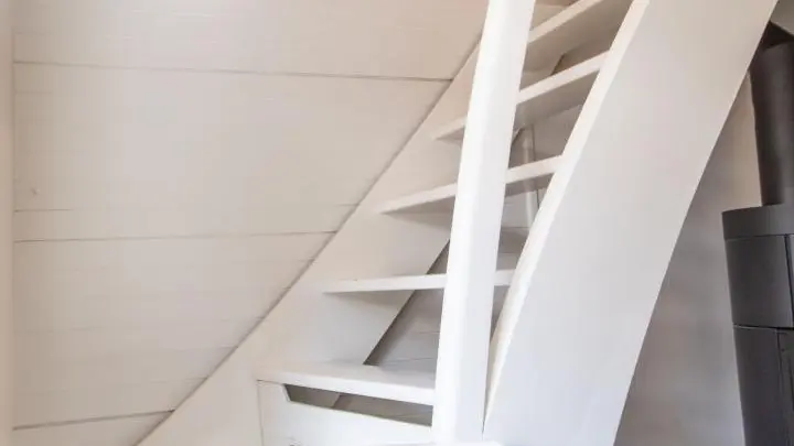 Escalier sécurisé pour accéder à l'étage