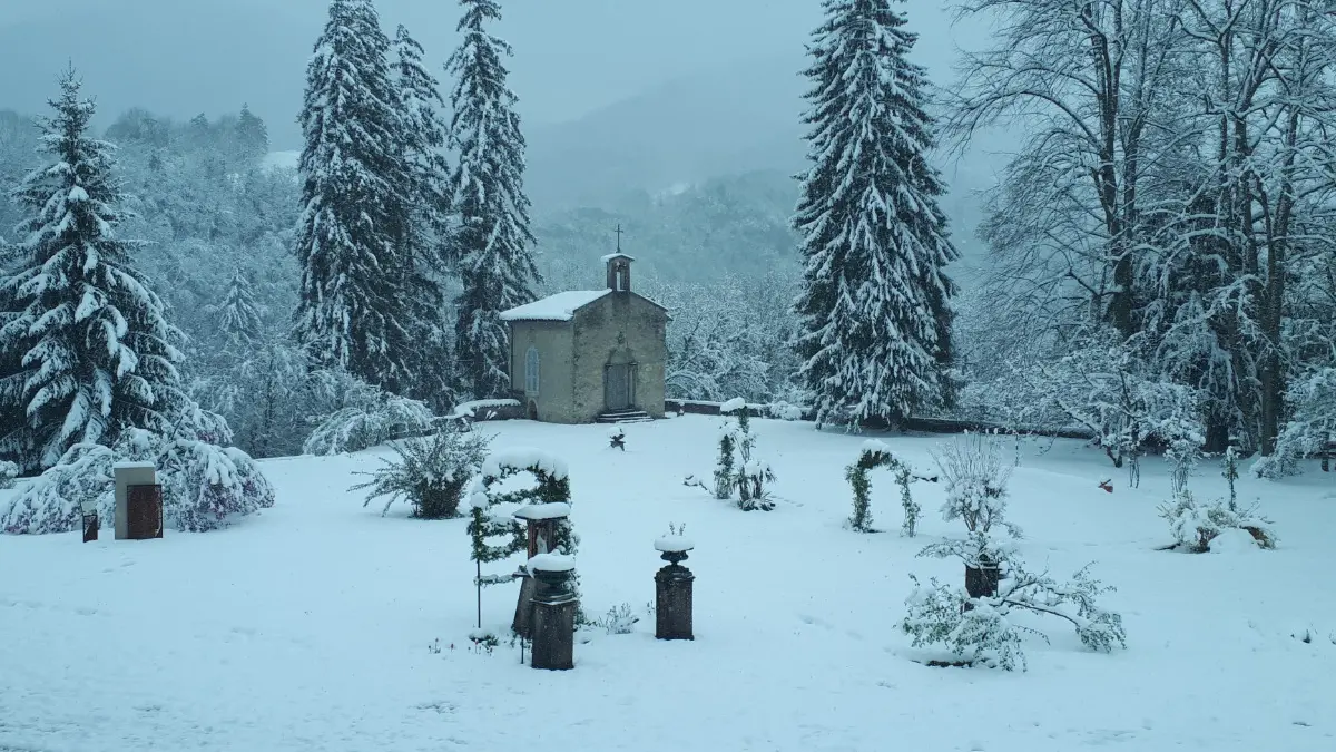 Abbaye de Saint Rambert en Bugey - Le parc sous la neige