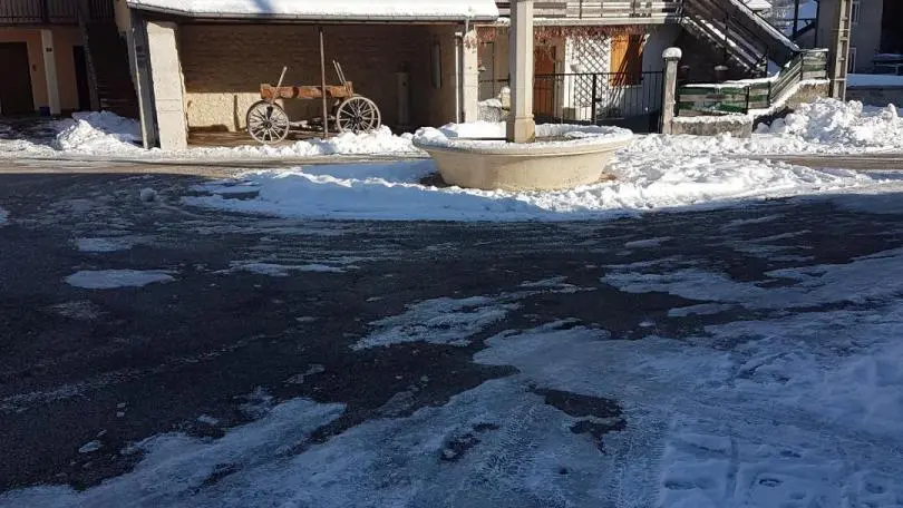 Vaux sous la neige .