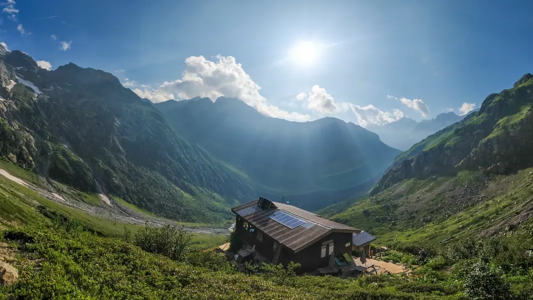 Refuge de Chabournéou, vallée du Valgaudemar