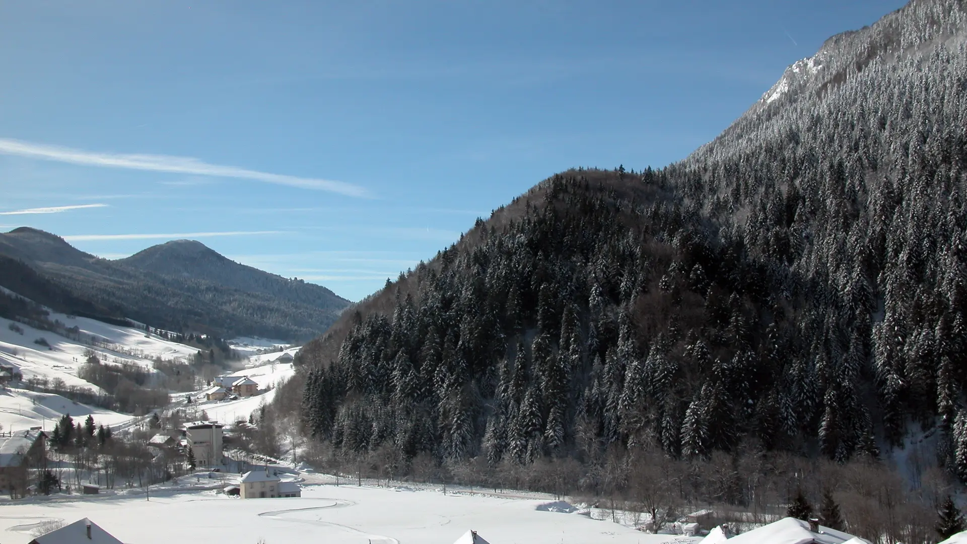 Vue du chalet en hiver