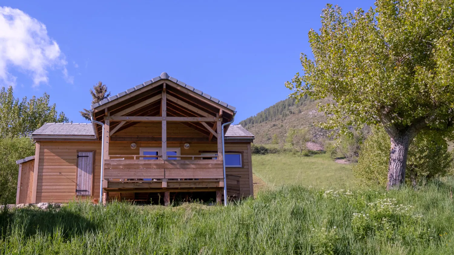 Camping Les Auches chalet à Ancelle, vallée du Champsaur