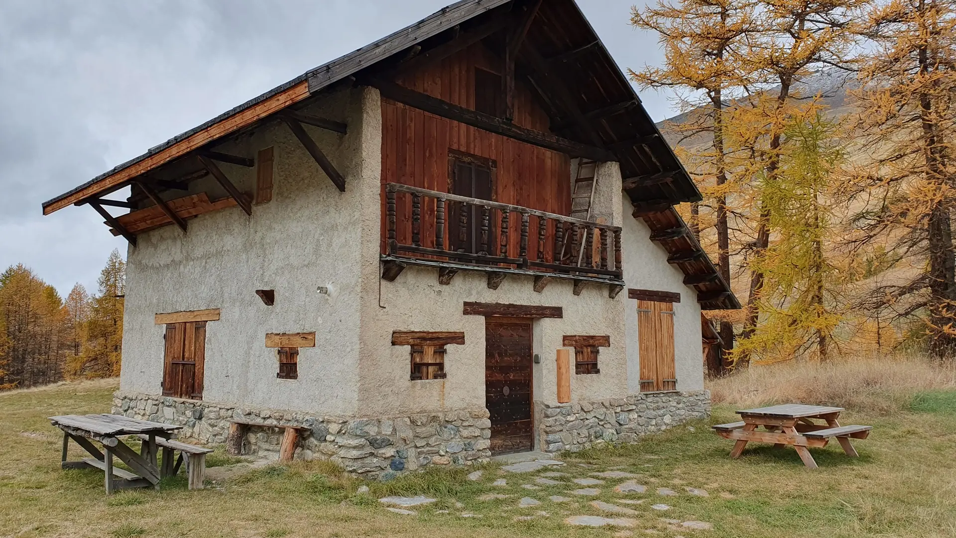 Vue extérieure avec table