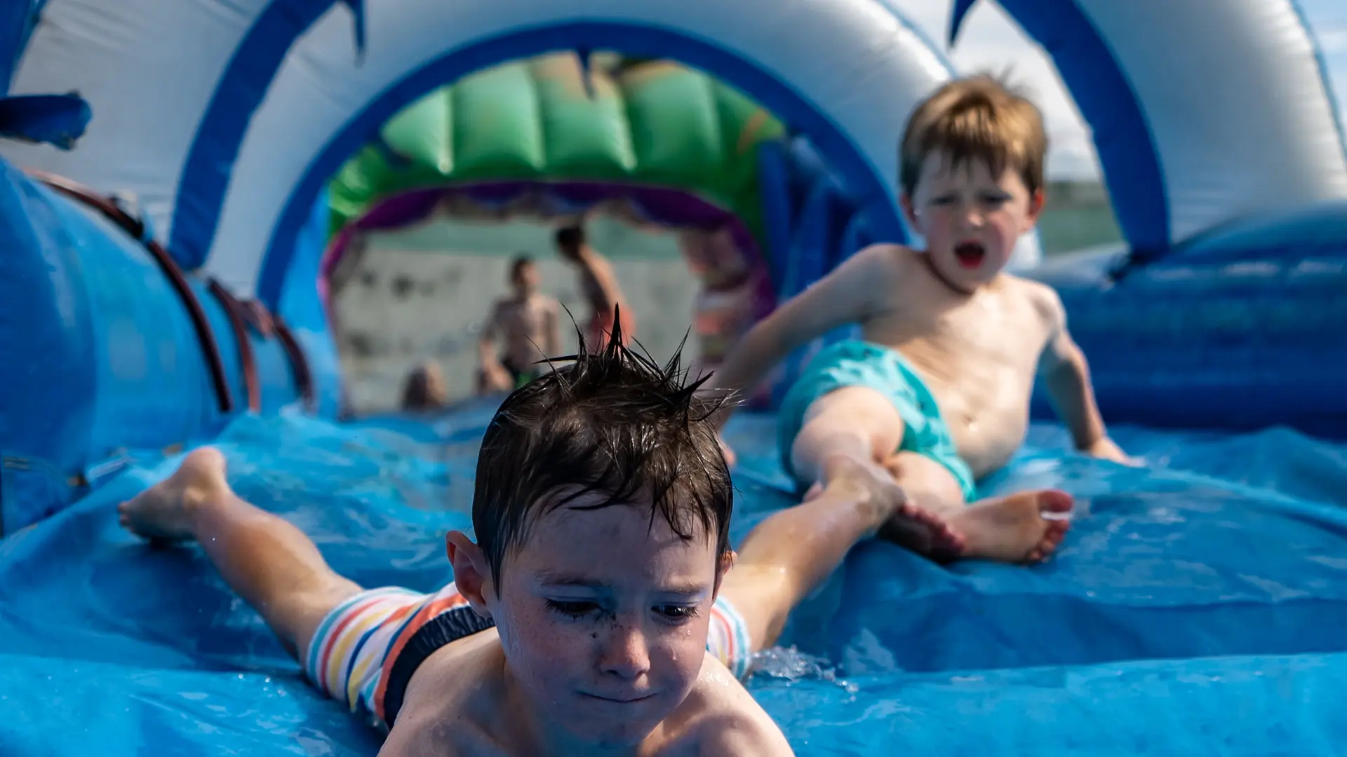 Ventre glisse l'été lors des belles journées