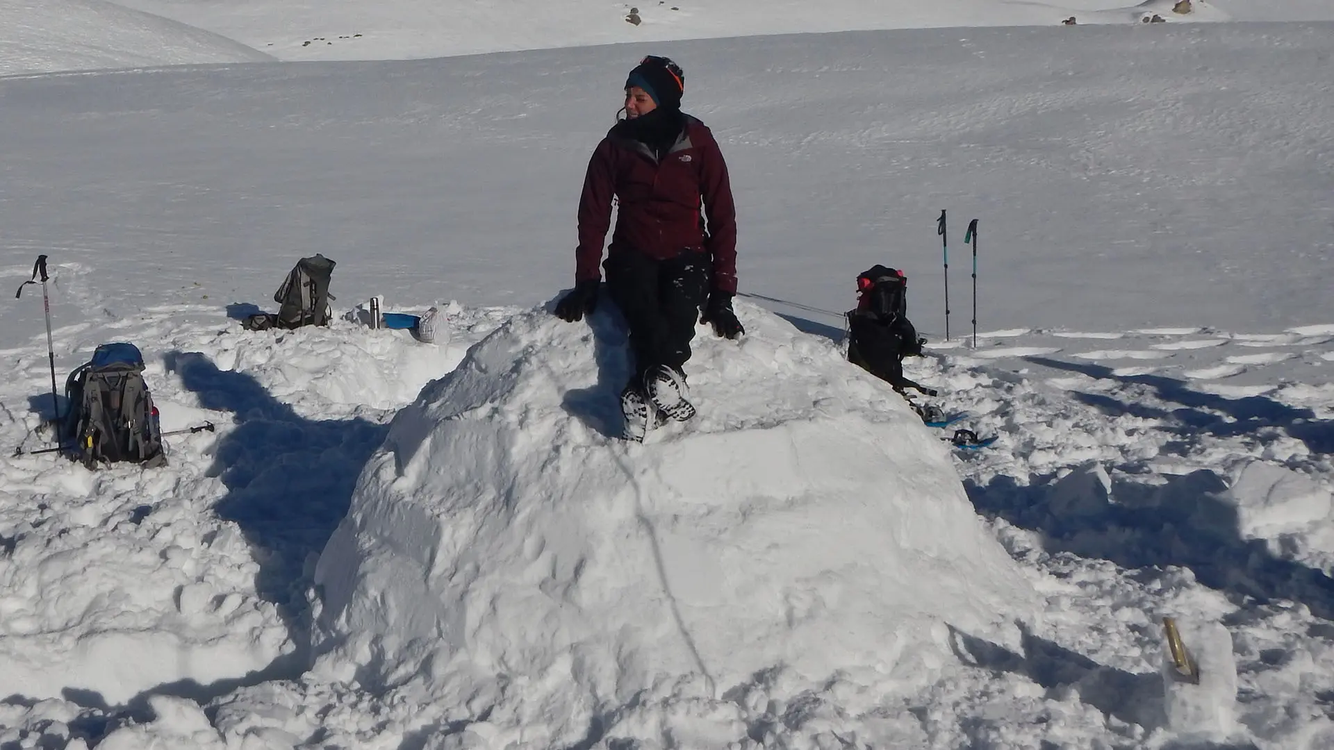 Construction d'igloo avec Gil Streichert