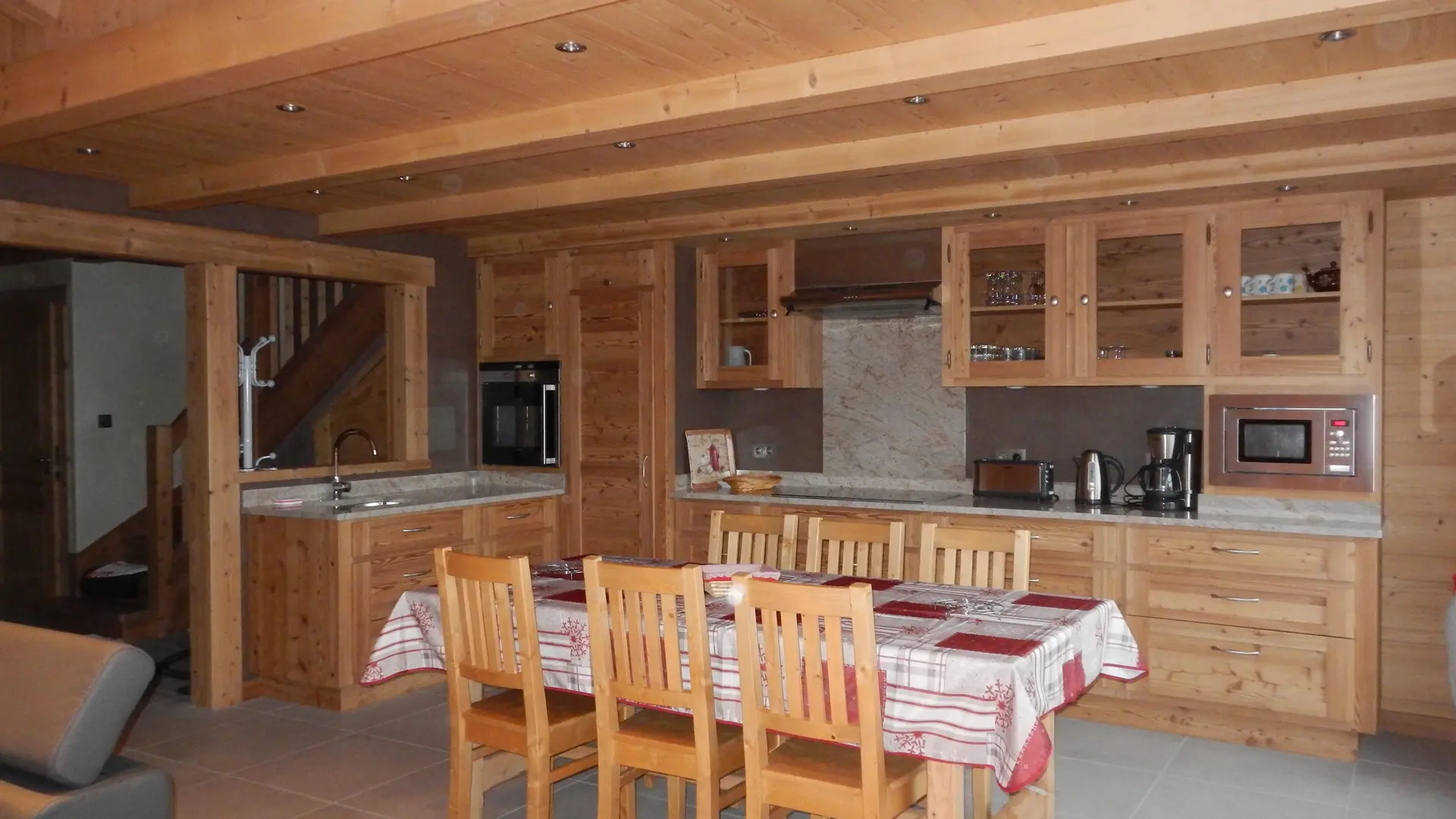 Salle à manger et cuisine/Dining room and kitchen-Rocher-Le Grand-Bornand