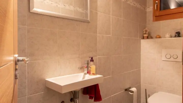 WC séparés avec lave-mains