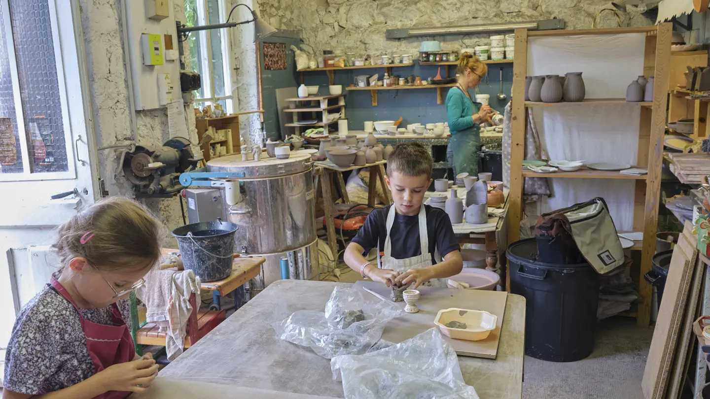 atelier-poterie_Vivaterre_Chamnon-sur-Lignon©Jean Marc VIDAL-Office de tourisme du Haut-Lignon©Jean Marc VIDAL-Office de tourisme du Haut-Lignon
