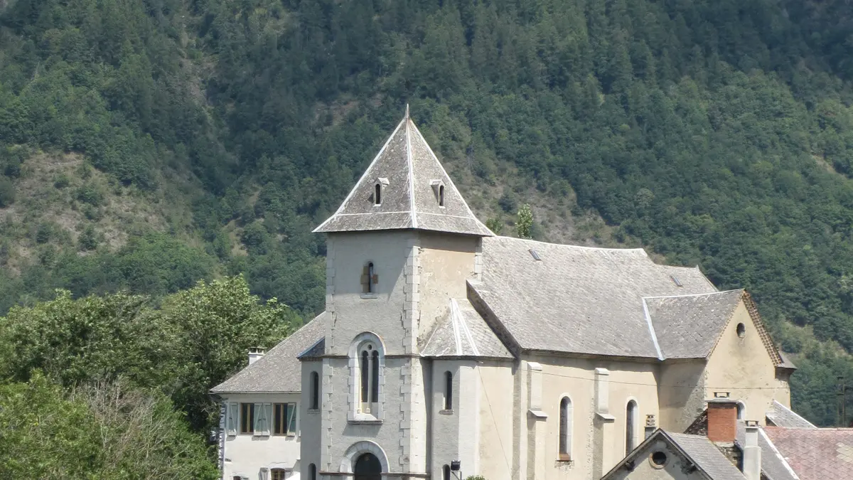Eglise de St Jacques-en-Valgaudemar, lieu de départ pour la balade sur le Canal des Herbeys