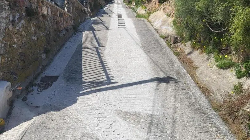 Gîte la Bastide - Chemin d'accès au Gîte vue du bas sur 50 m - Gîtes de France Alpes-Maritimes