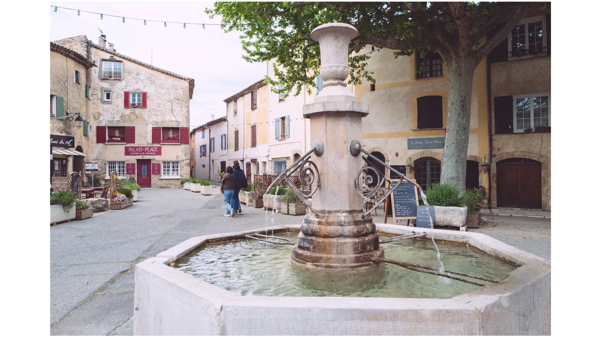 Fontaine place des Ormeaux