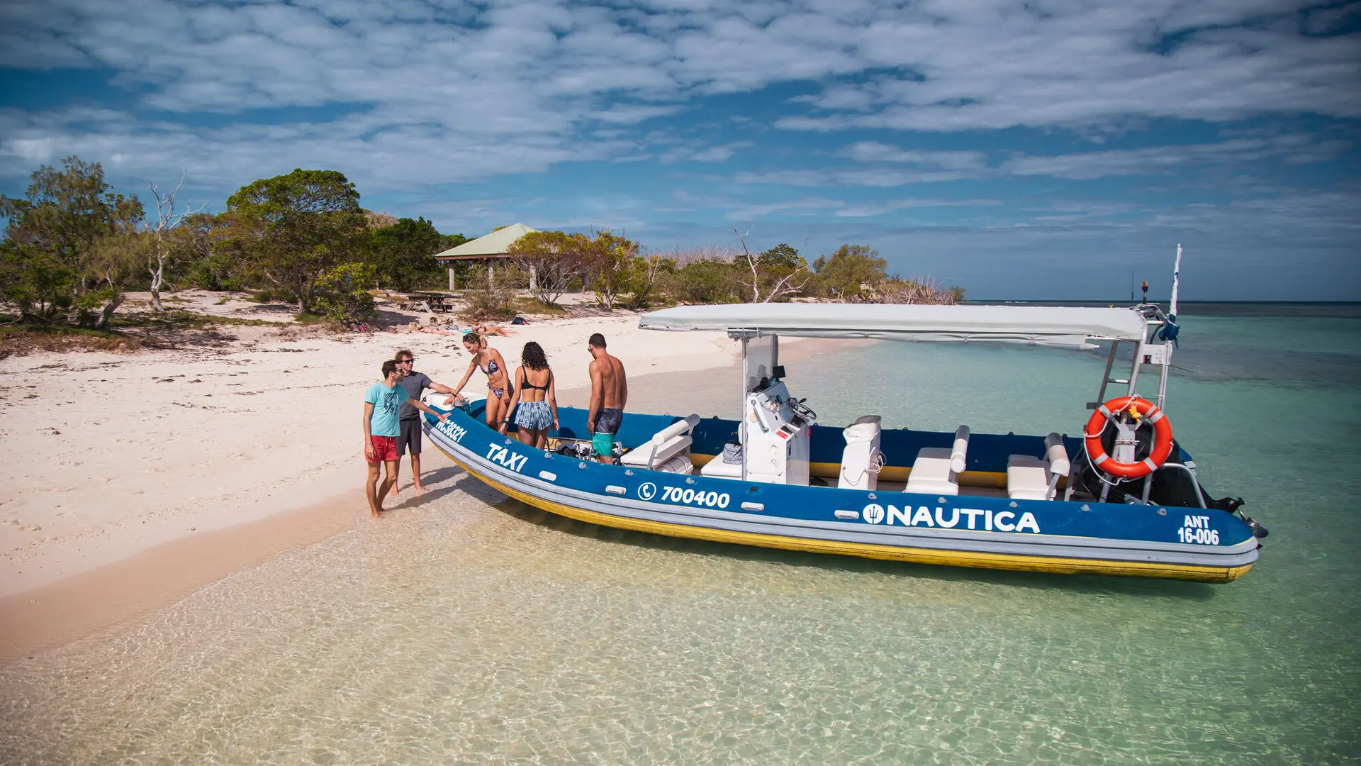 Nautica Taxi Boat