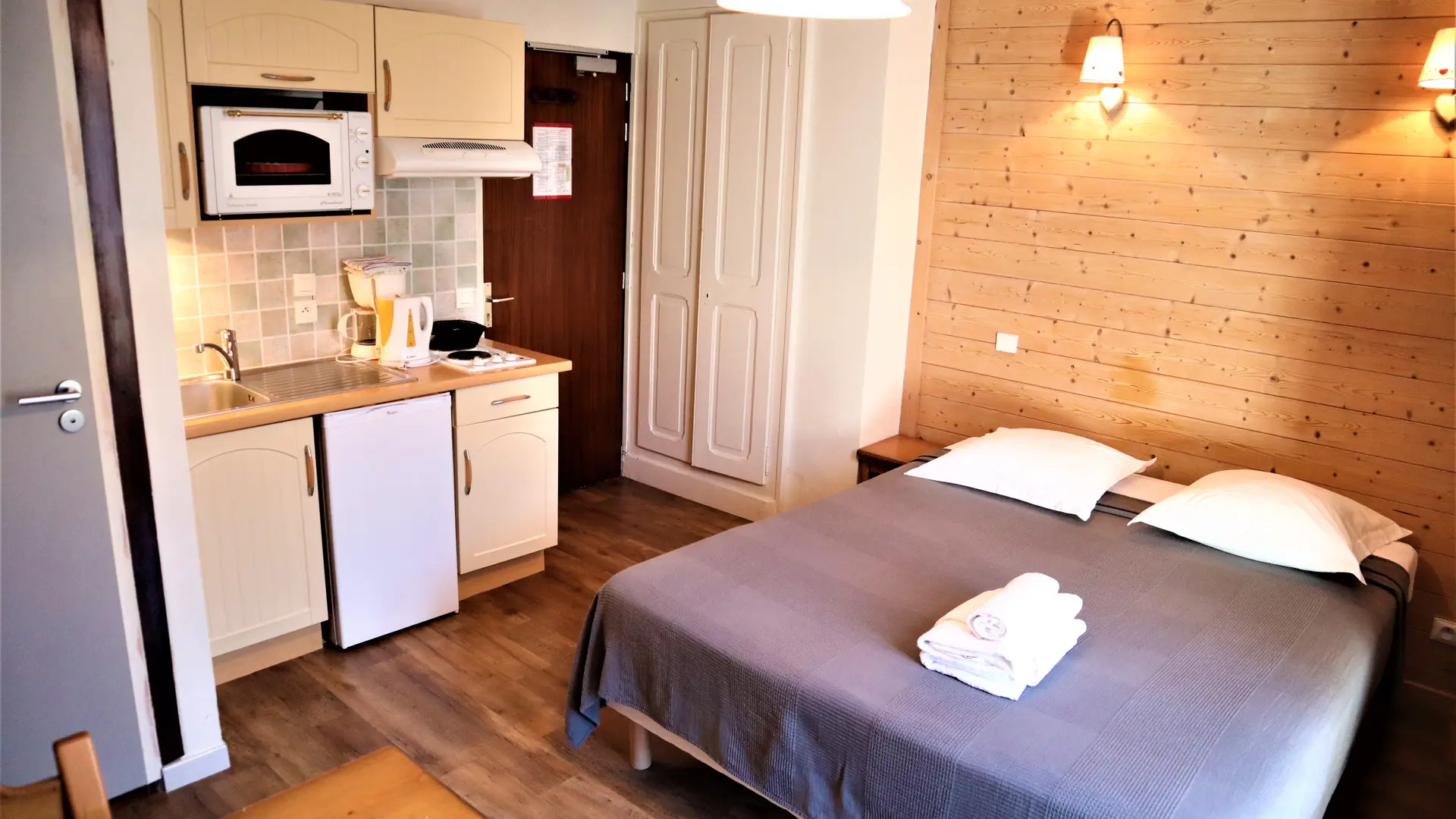 Appart'hôtel à l'hôtel de l'Hermitage -  Cuisine et couchage