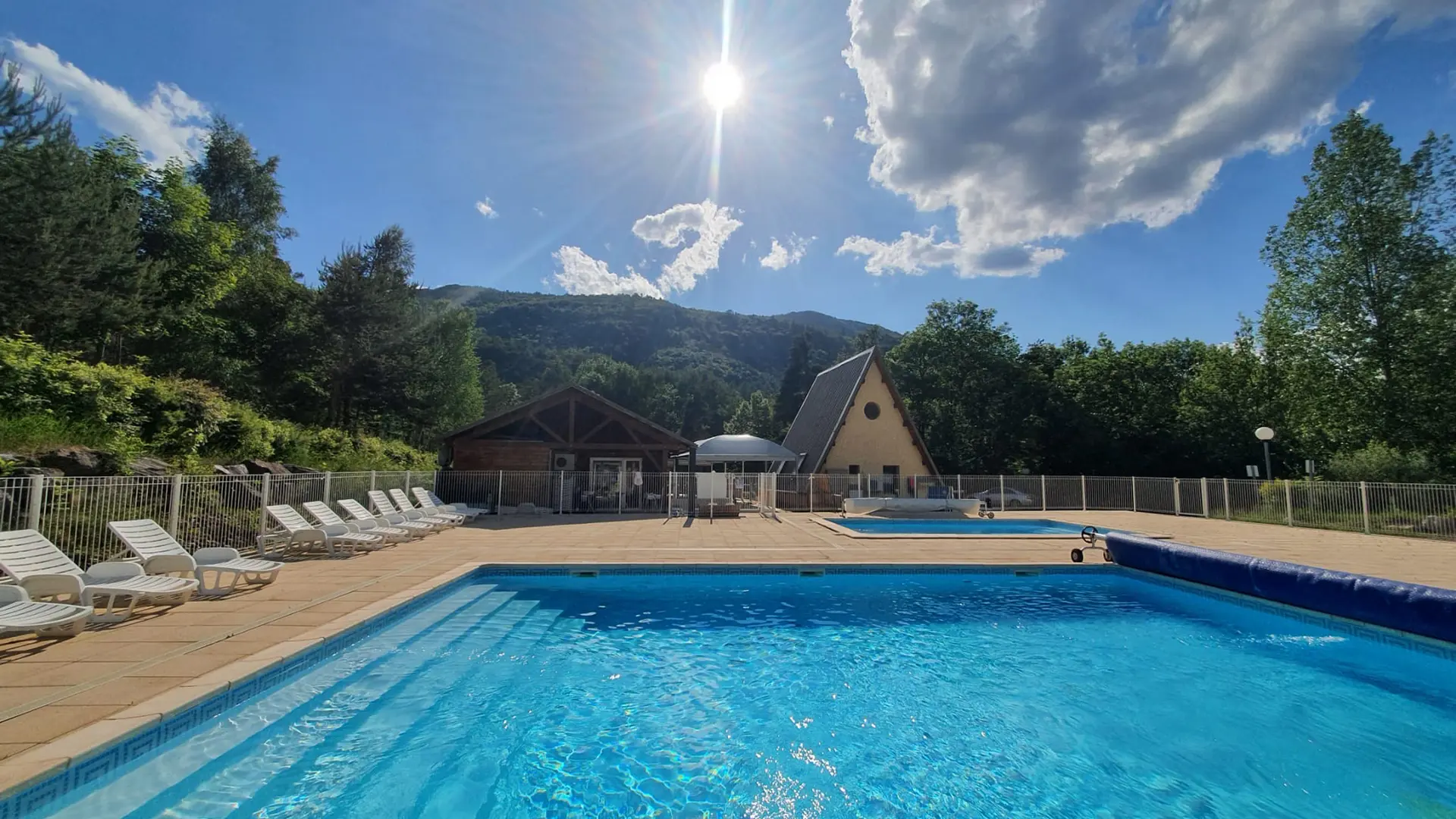 Village de chalets et camping La Pierre de l'Aigle