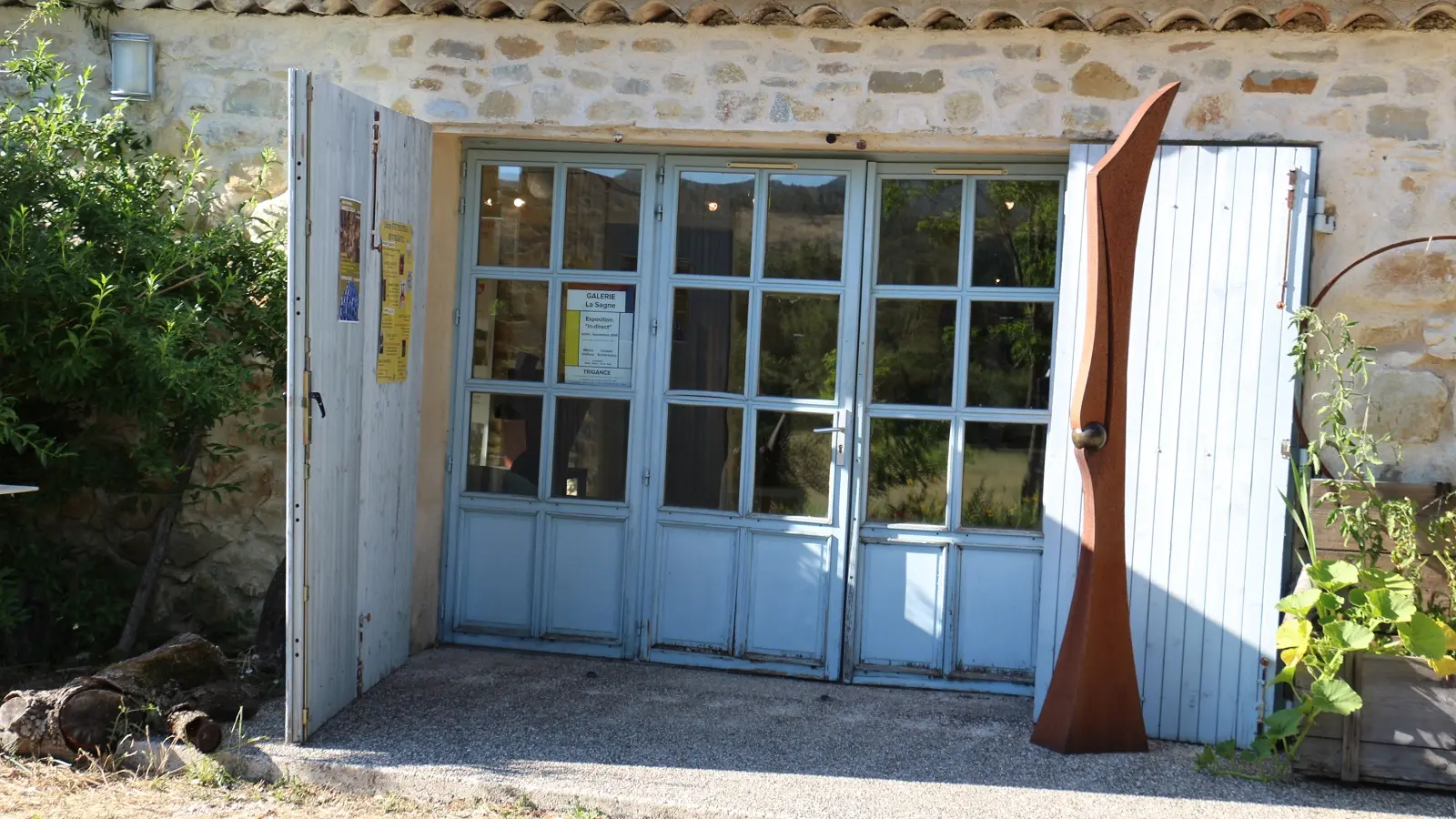 Entrance to the museum and the gallery