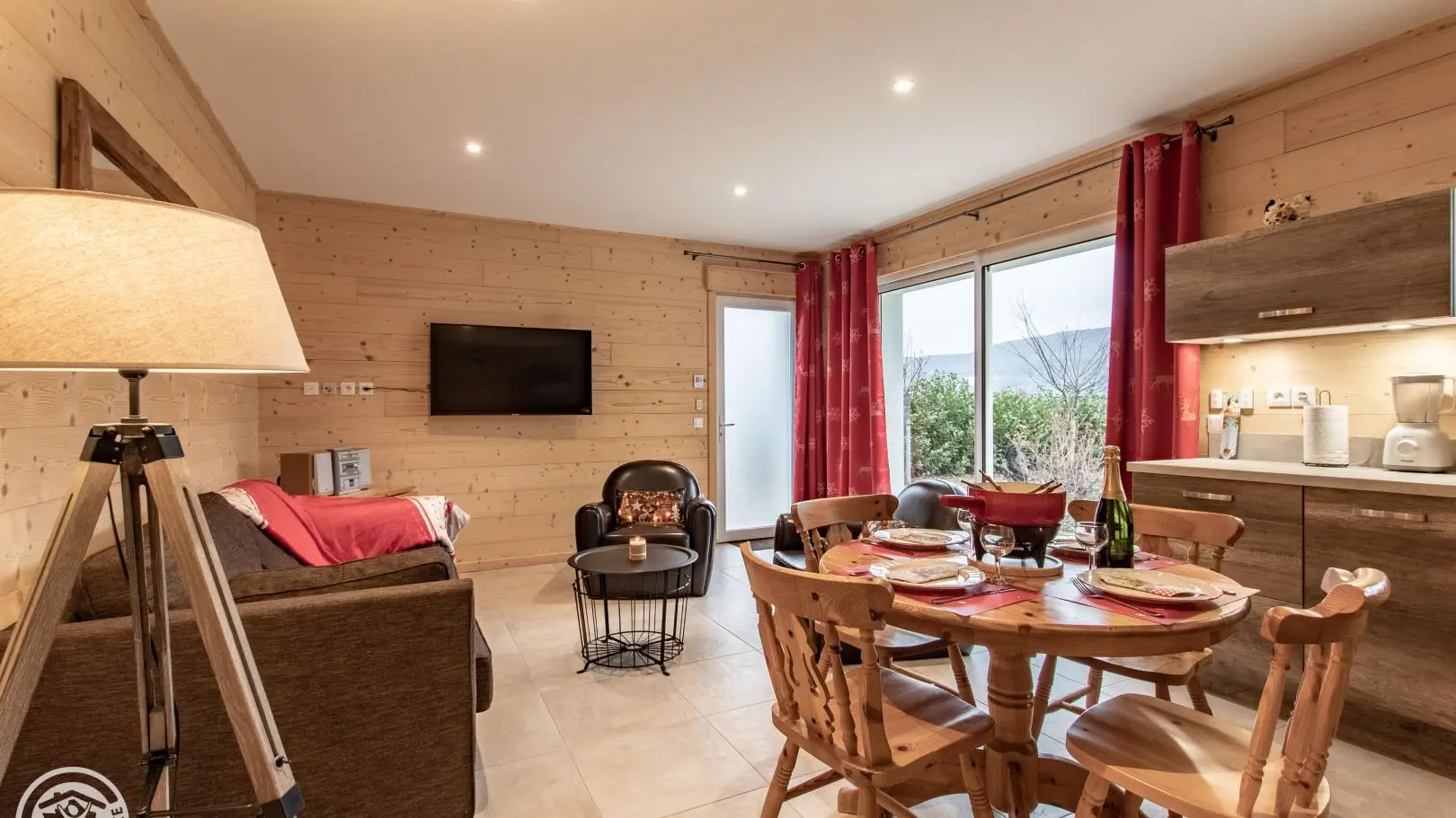 Séjour avec cuisine intégrée