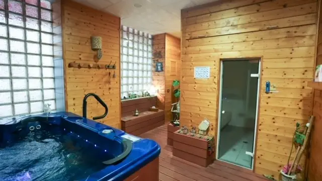 Karine hospitality_Saint-Just-la-Pendue