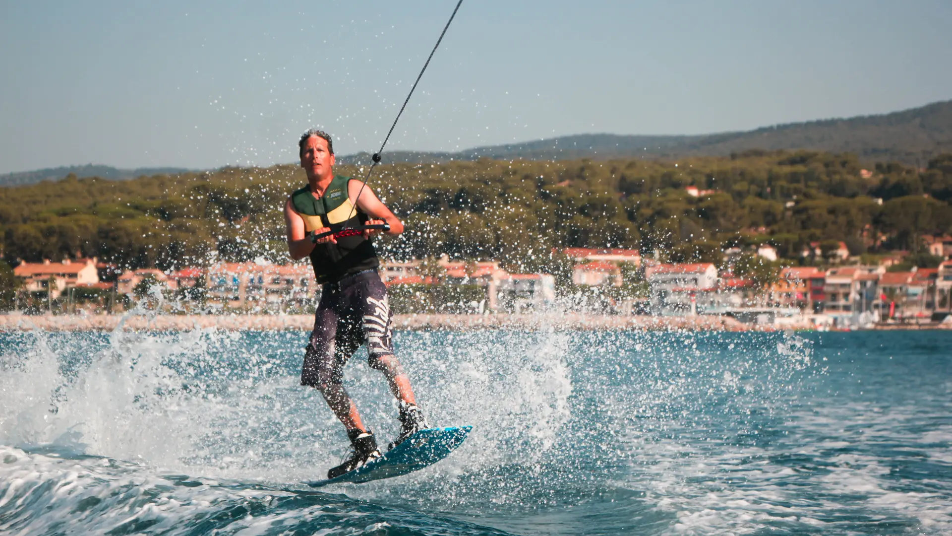 Cours et stages de ski nautique ou wakeboard