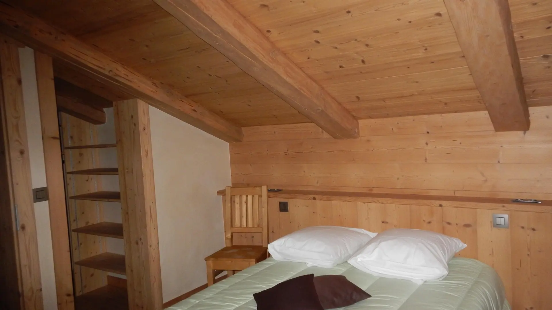 Chambre avec lit double/Bedroom with a double bed-Rocher-Le Grand-Bornand