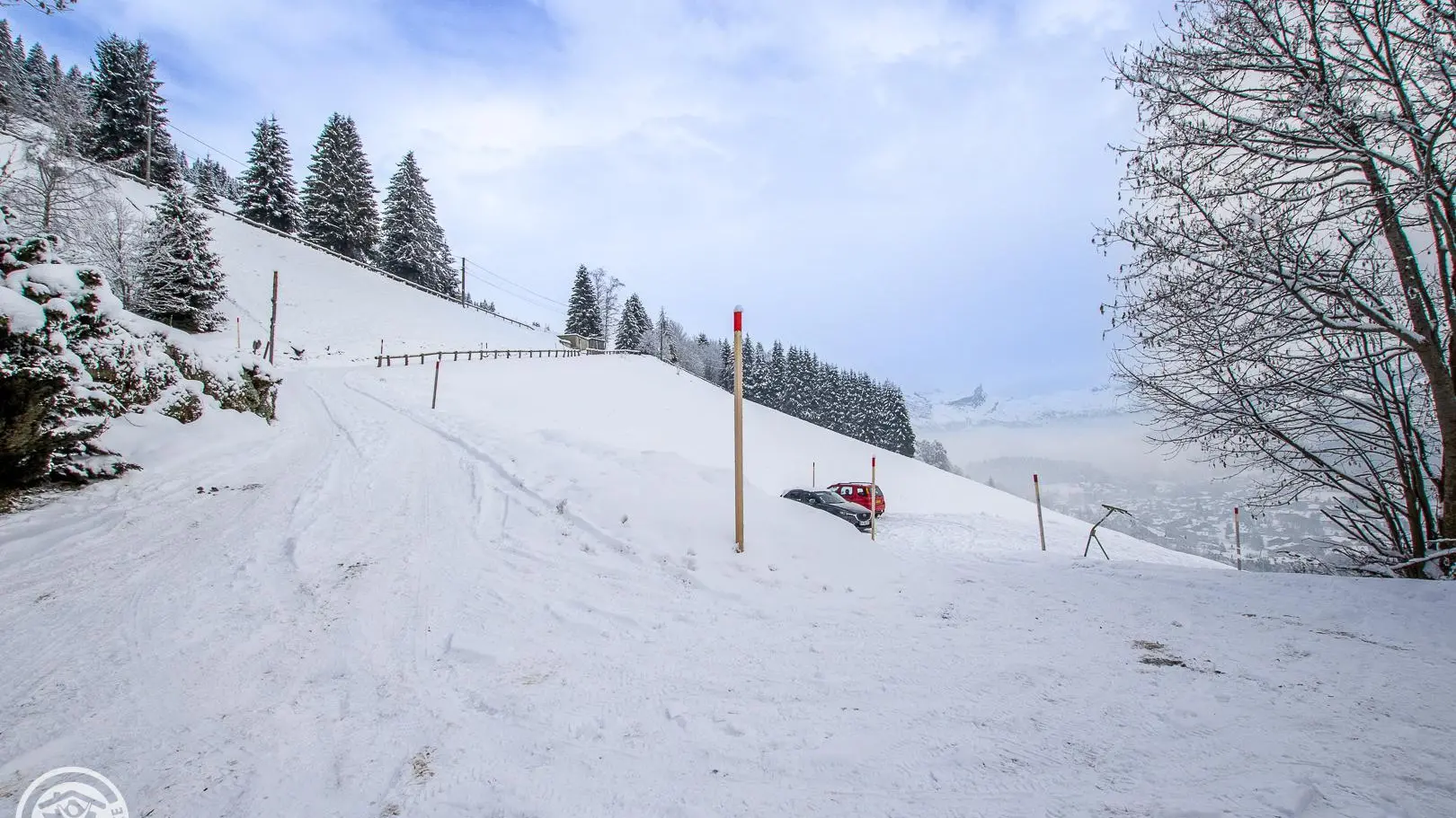 Parking et route d'accès
