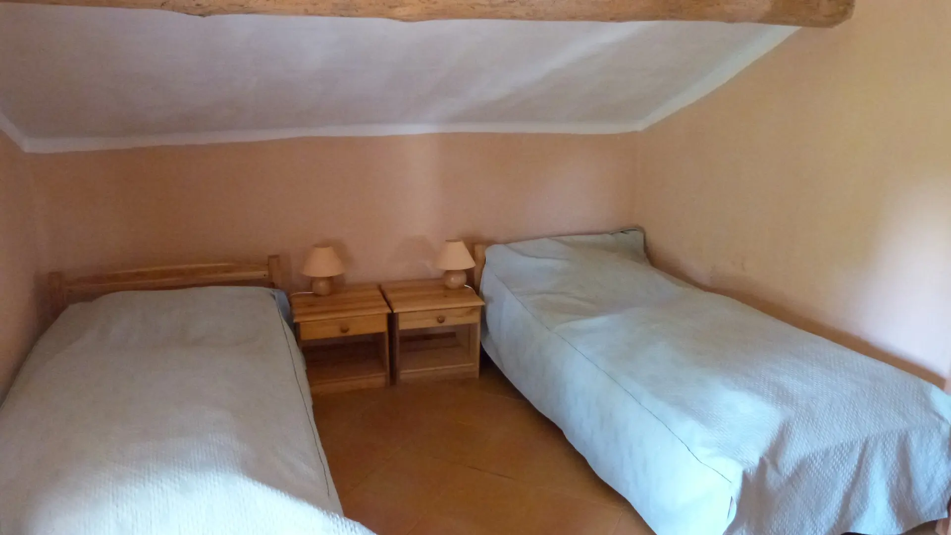 Chambre triple Abricot (rdc) accessible en fauteuil