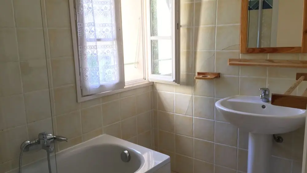 Gîte N°3 Espace des Oliviers-Salle de bain-Castagniers-Gîtes de France des Alpes-Maritimes