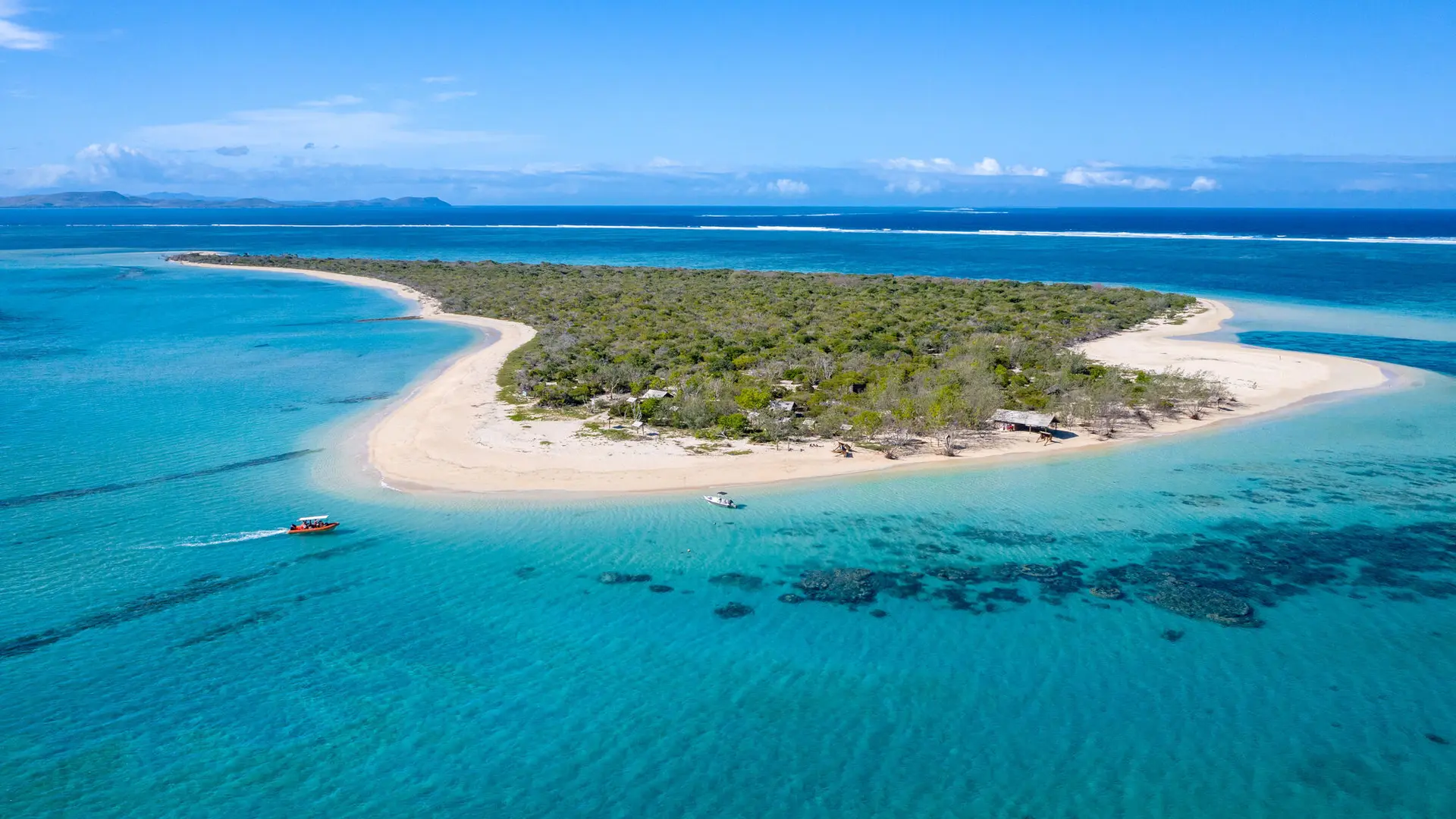 Tenia island in Boulouparis