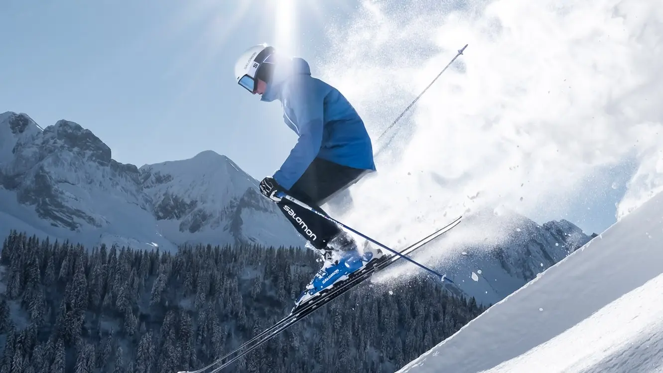 Skieur sur le domaine alpin du Grand Bornand
