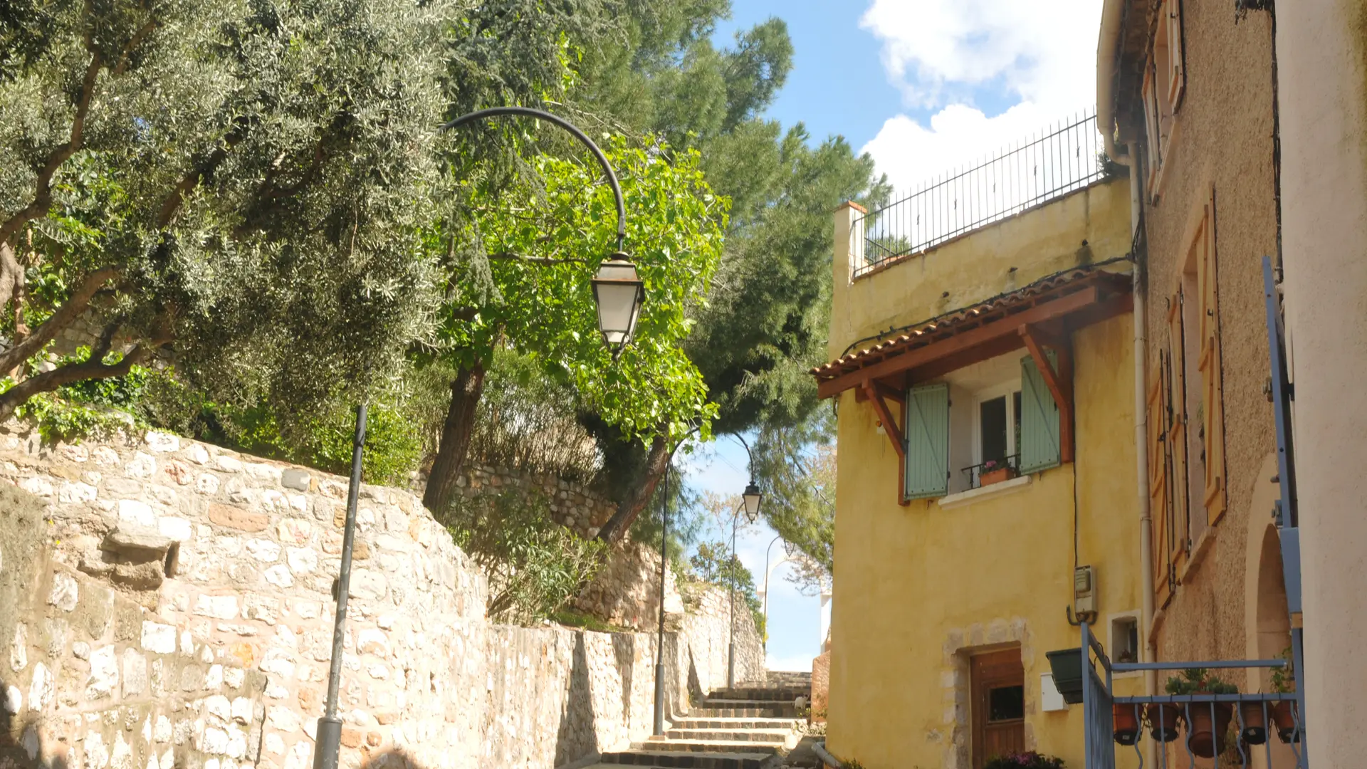 Vieux village - Rue de la Tour