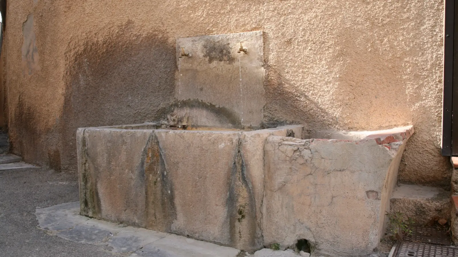 Fontaine-lavoir rue Fontette